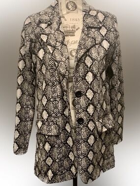 🐍 Get Sssstylish with the Veronica M Snakeskin Print Blazer in Size Small! 🐍